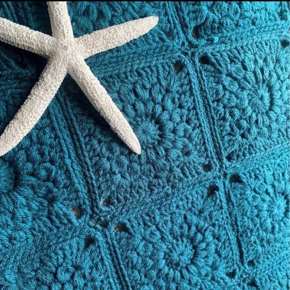 Handcrafted Teal Sunburst Baby Blanket - Picture 3 of 6